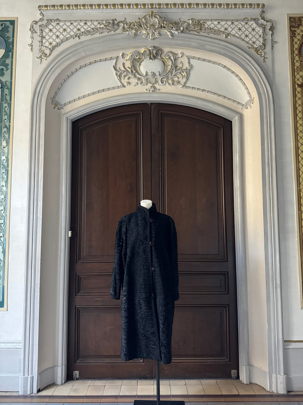 Manteau noir astrakan