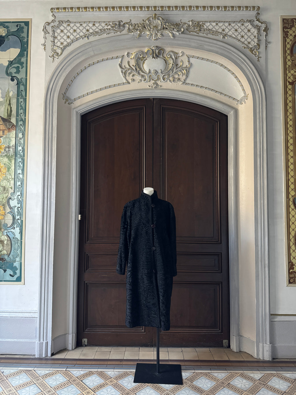 Manteau noir astrakan