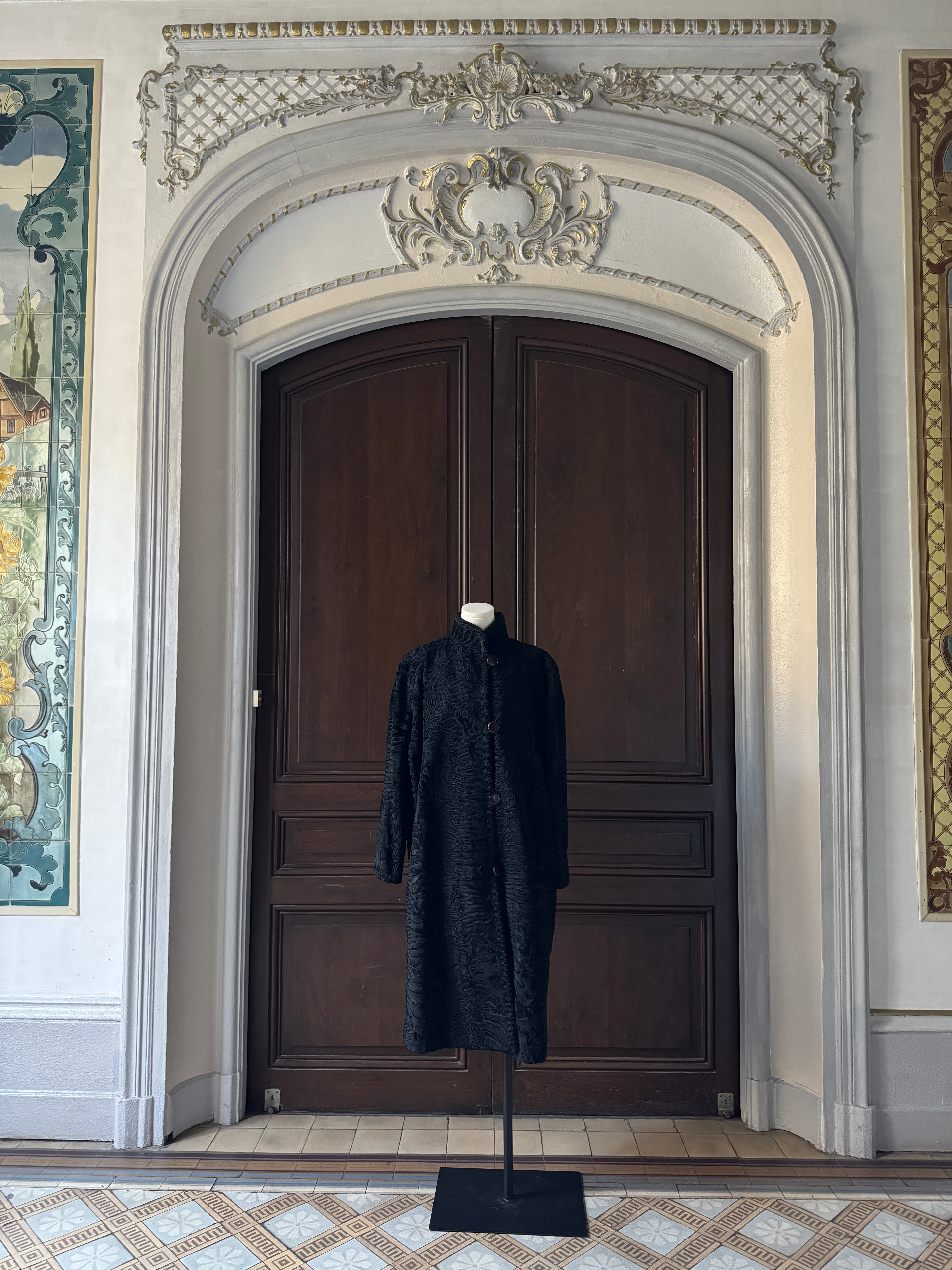 Manteau noir astrakan