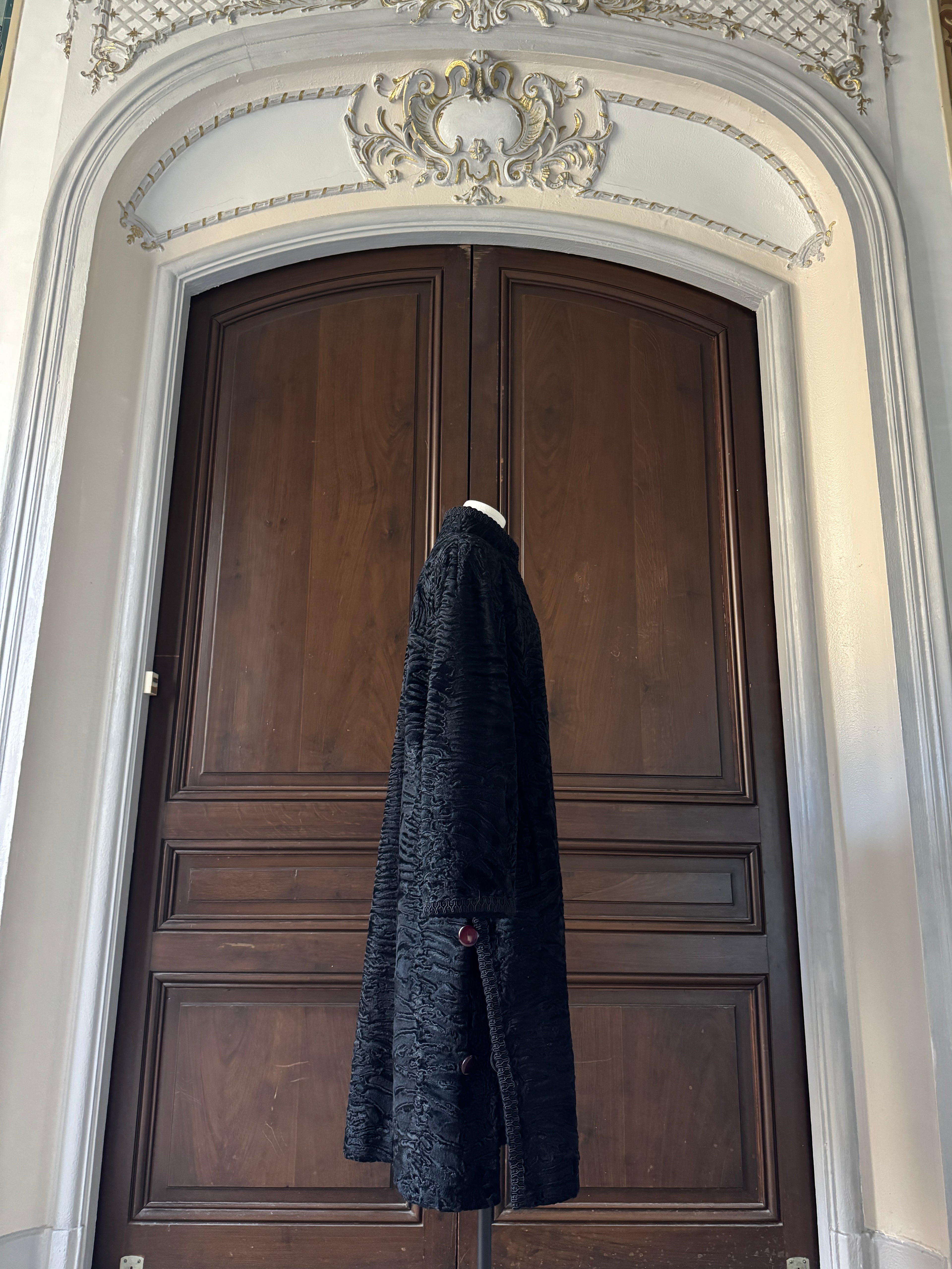 Manteau noir astrakan