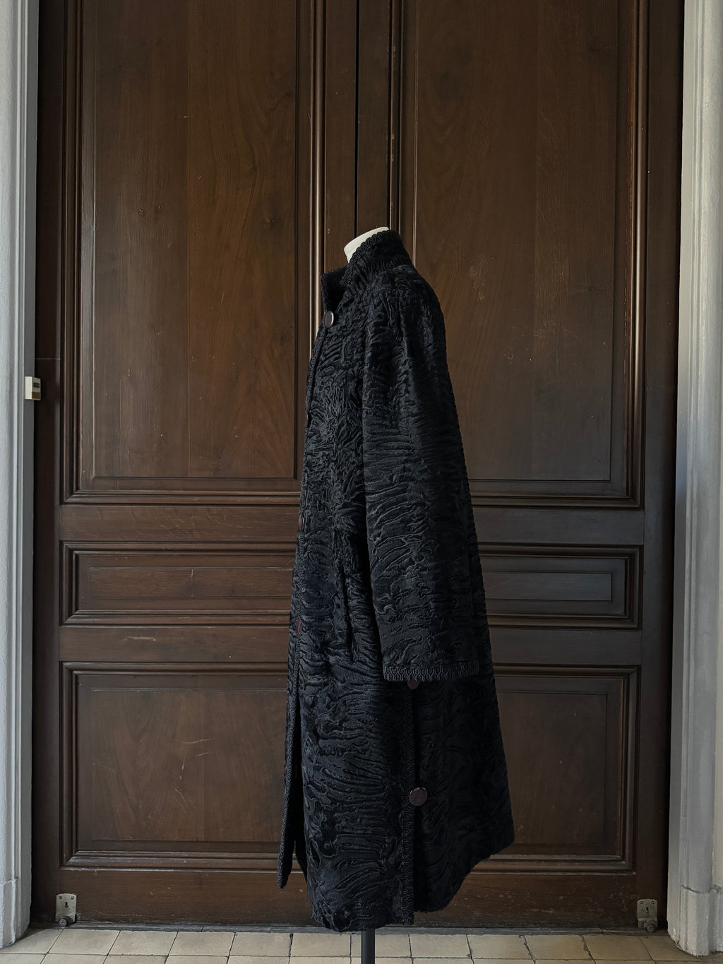 Manteau noir astrakan