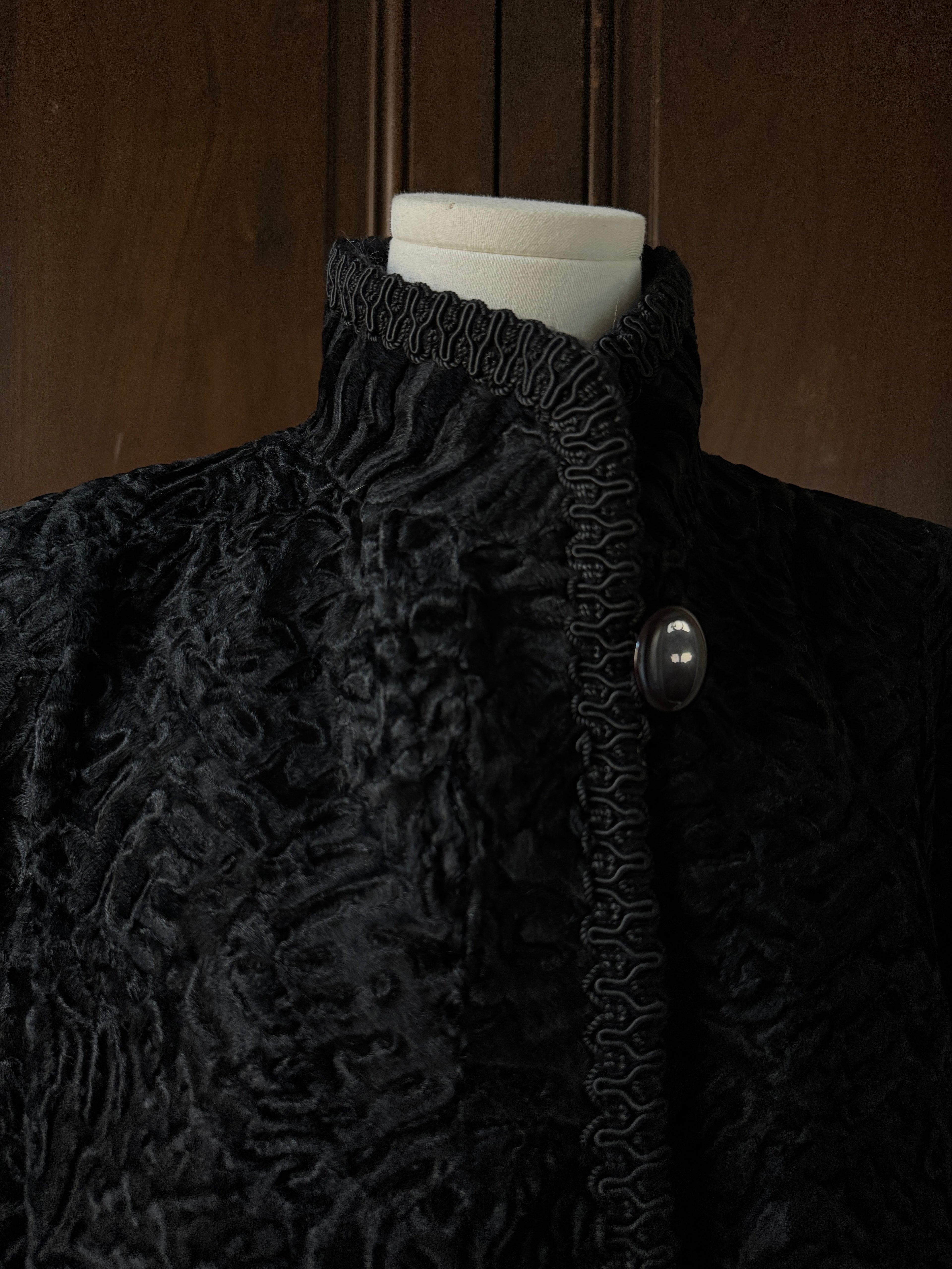 Manteau noir astrakan