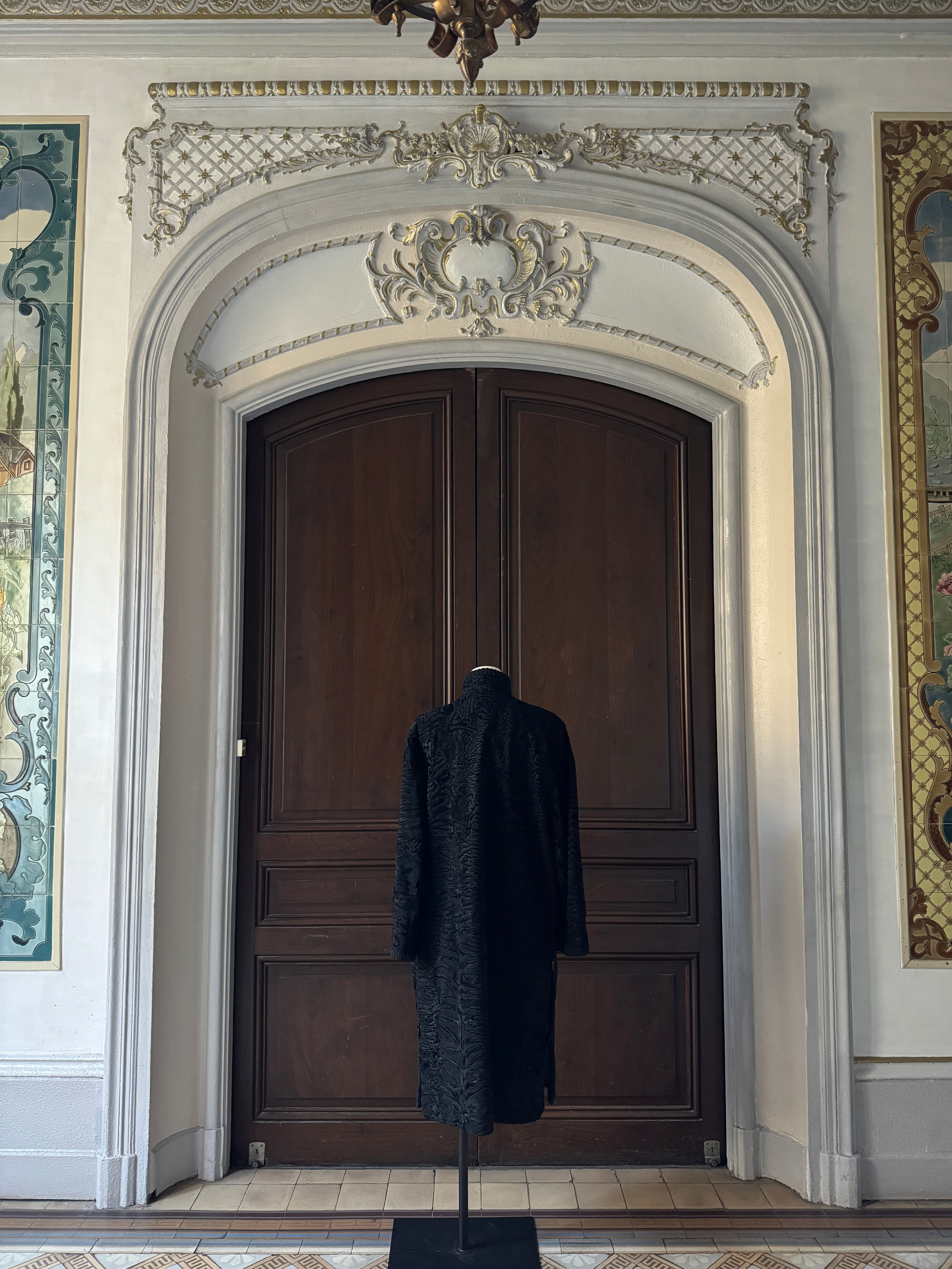 Manteau noir astrakan