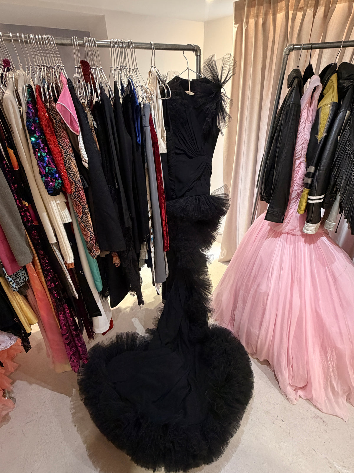 GIAMBATTISTA VALLI Robe Couture noire Automne 2021
