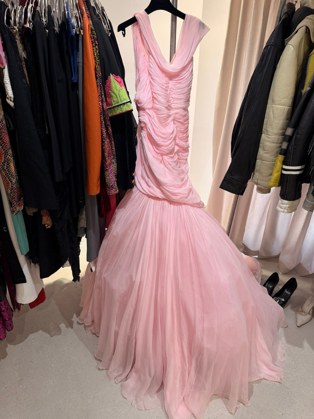 GIAMBATTISTA VALLI Robe Haute couture en soie rose collection 2021-22