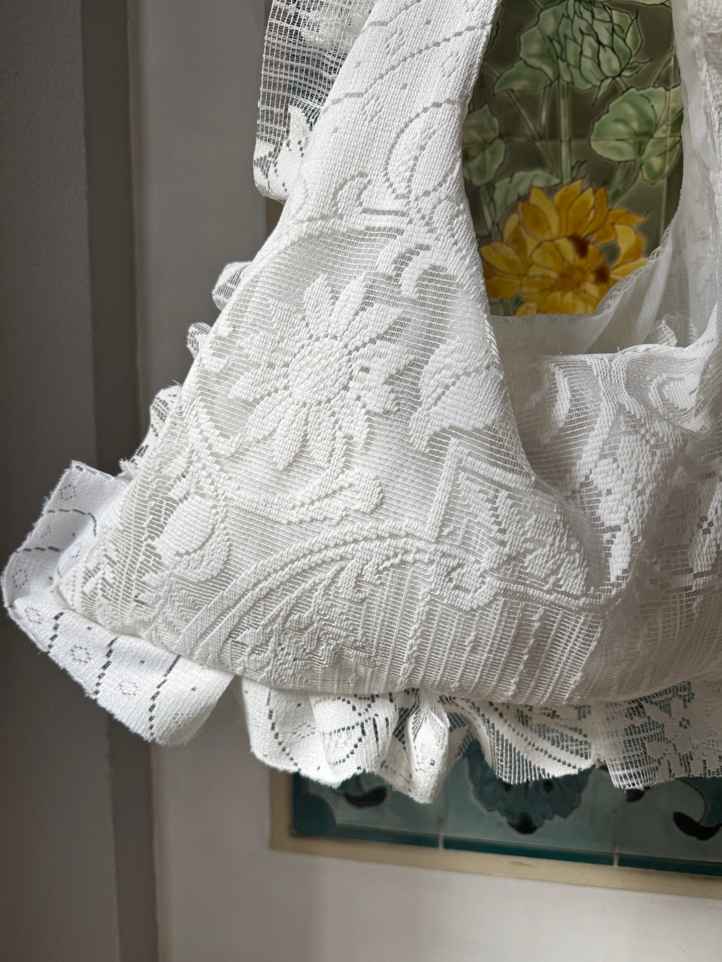 Sac à main voilage dentelle upcyclé- Modèle Mémoire forme Triangle