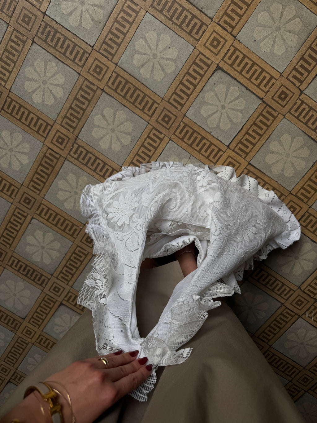 Sac à main voilage dentelle upcyclé- Modèle Mémoire forme Triangle