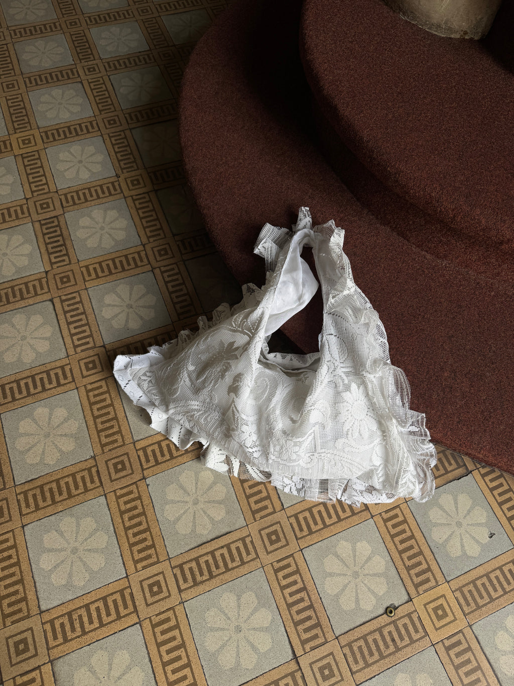 Sac à main voilage dentelle upcyclé- Modèle Mémoire forme Triangle