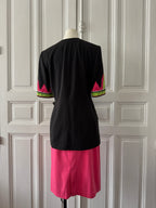 LOUIS FERAUD Ensemble tailleur jupe veste manche courte brodé noire et fuschia taille 38