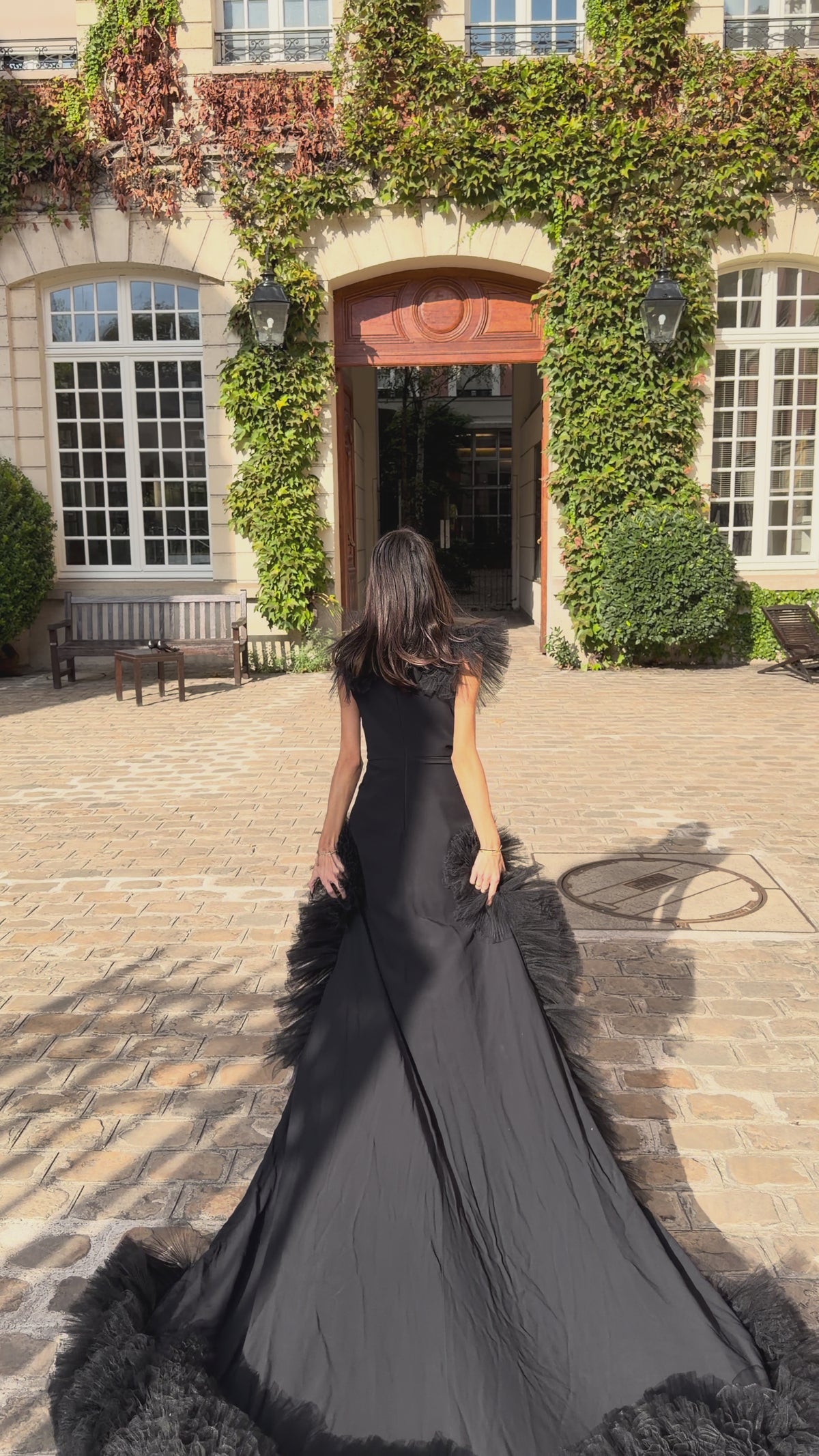 GIAMBATTISTA VALLI Robe Couture noire Automne 2021